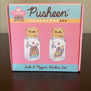 NIB🤩 10th anniv. Pusheen salt & pepper shakers